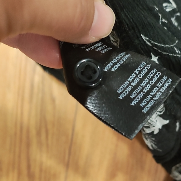 Floral Black Sheer Blouse - Picture 7 of 7